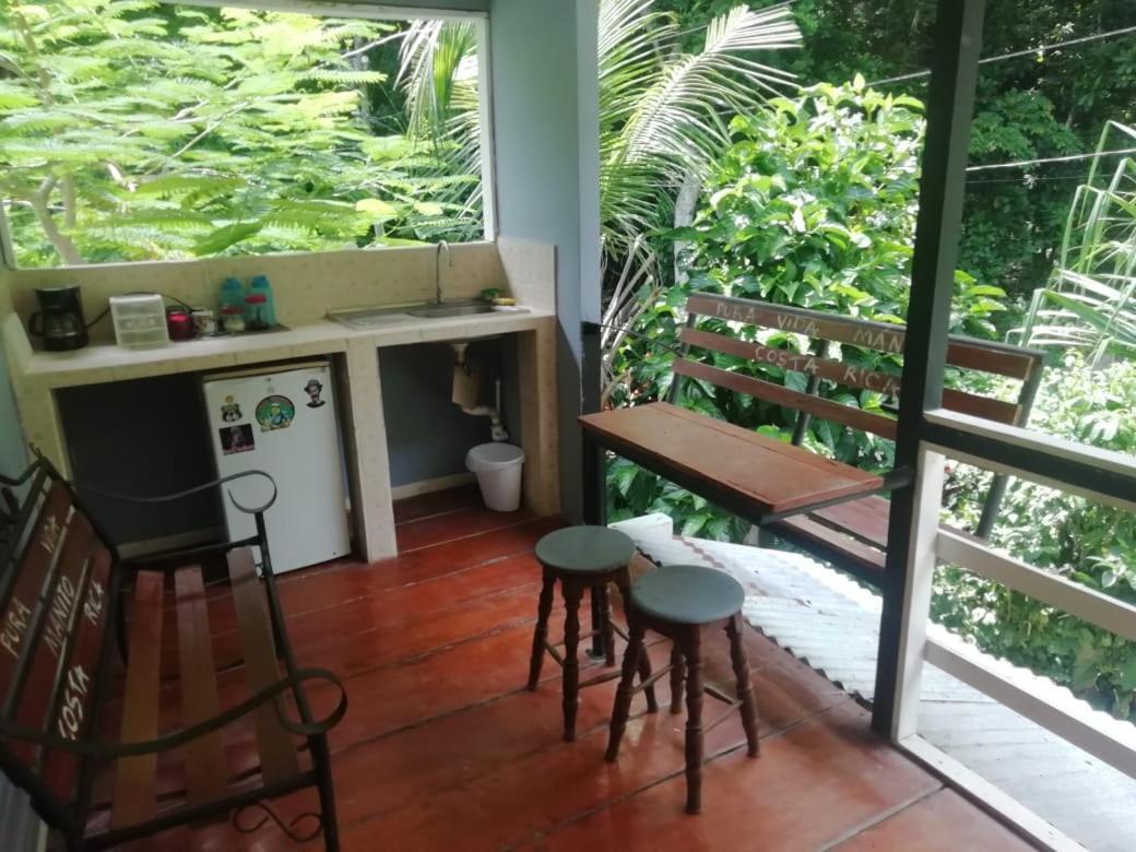 Bed and Breakfast Donde Familia Manito Paquera Exterior foto
